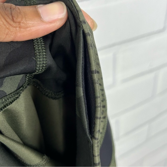 Lululemon Run: Inspire Crop II Full-On Luxtreme (Mesh) size 4 - Picture 11 of 13